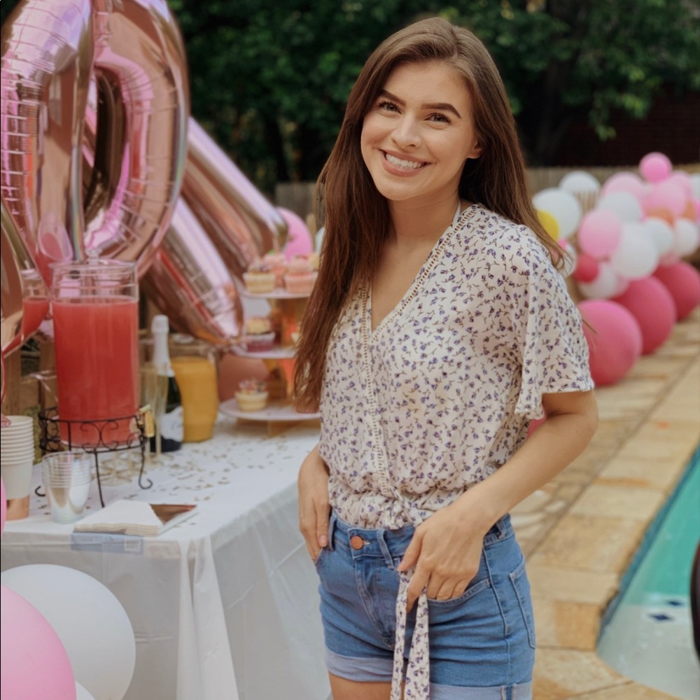 Meet your Posher, Lauren